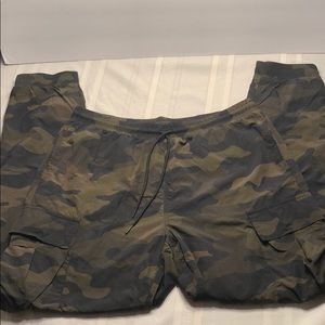 VS Pink Ultimate Camo cargo joggers size medium